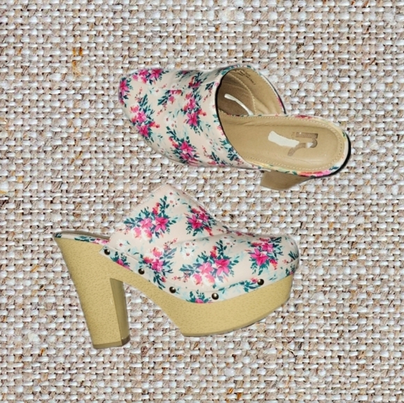 Report Shoes - Report | White Floral Platform Clogs